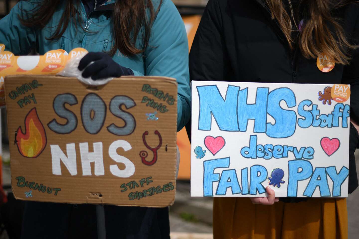 In England, young doctors launch an unprecedented six-day strike to demand better pay